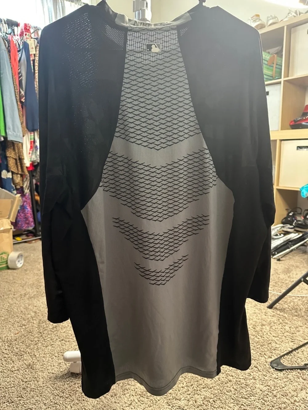 Nike Black Long-Sleeve Performance Tee with Subtle Geometric Print